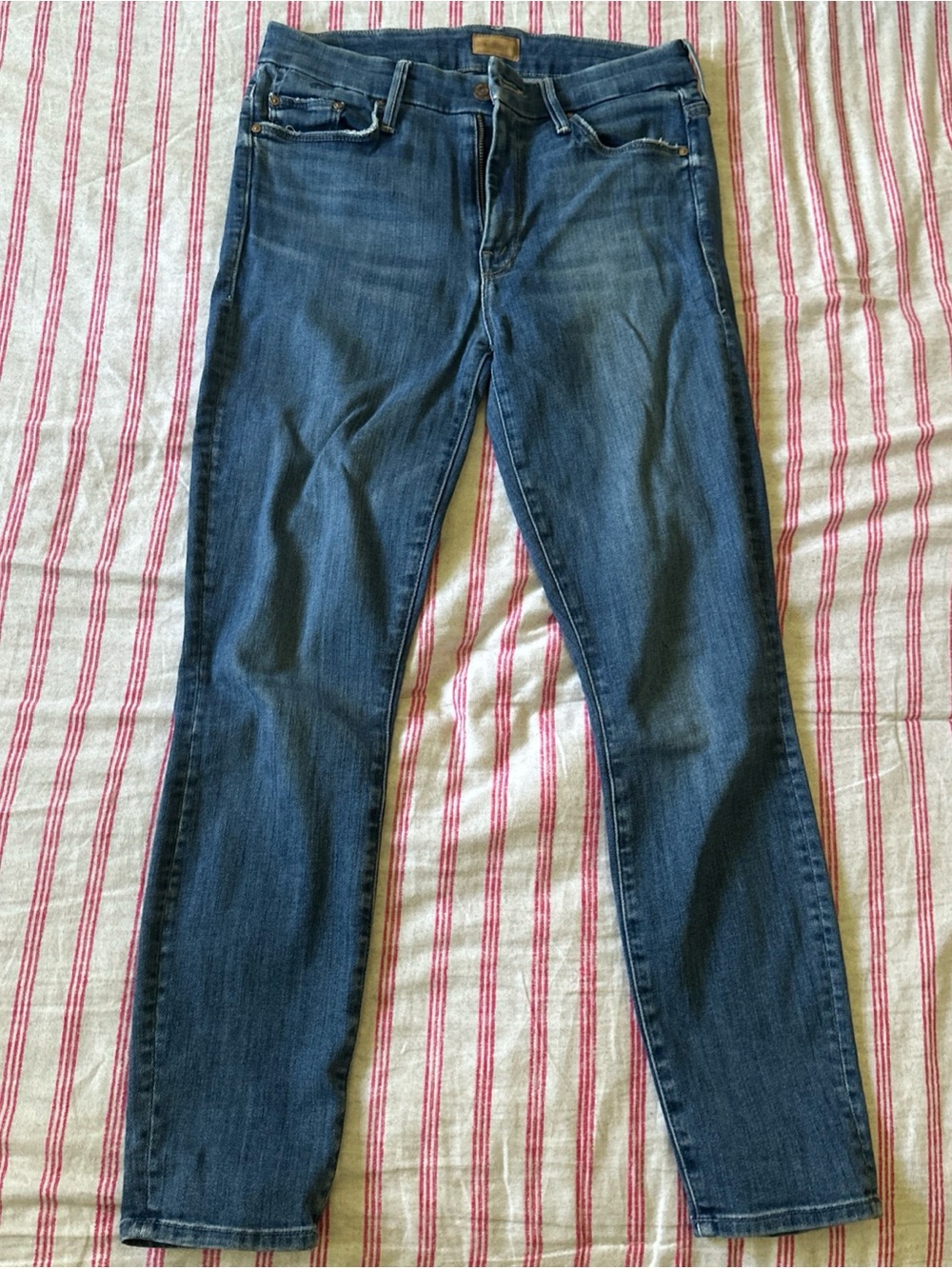 MOTHER Slim Skinny Jeans in Dark Blue Wash the looker crop 26